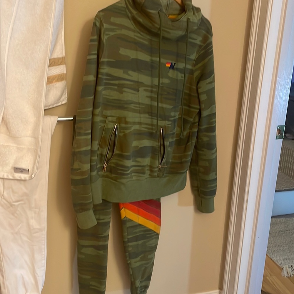 Sweat shirt and pants great condition